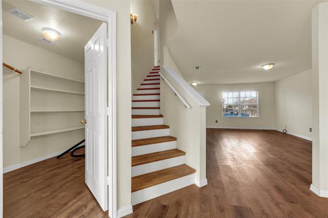 Building Photo - 917 Bloomfield Dr