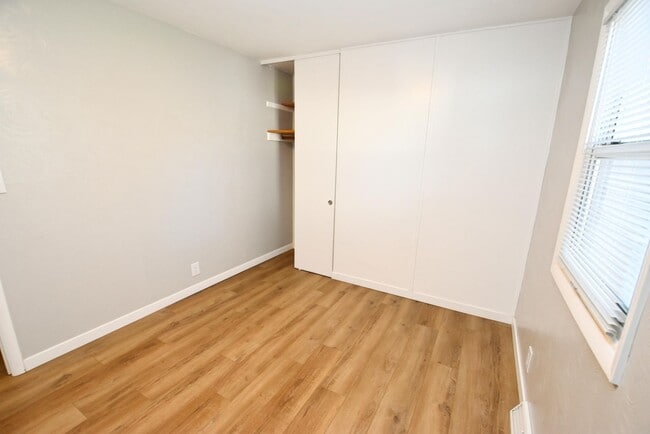 Building Photo - Close to Notre Dame, 3 bedroom home with 2...