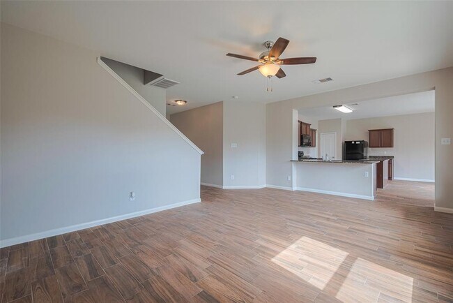 Building Photo - 5123 Oak Briar Ln