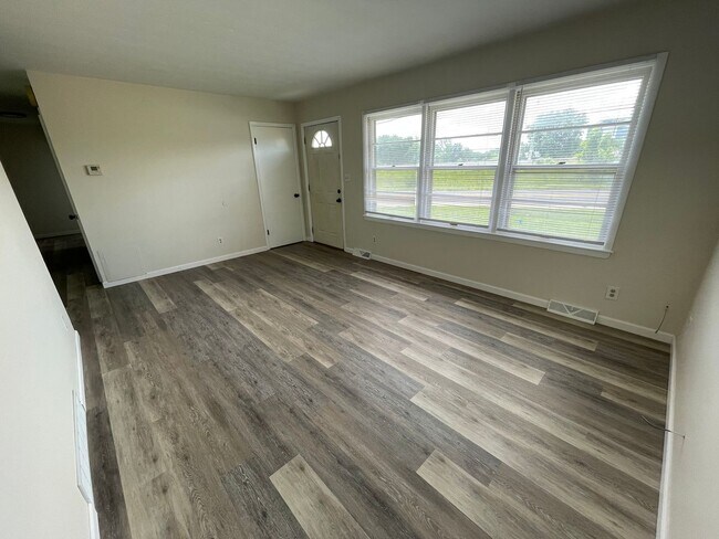 Building Photo - 2207 Clark Ln