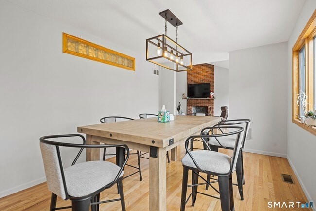 Building Photo - 39 Brightwood Ln