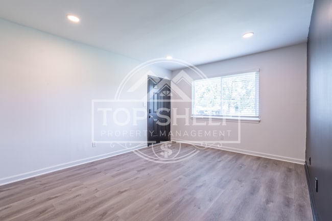 Building Photo - 740 Mozley Dr SE