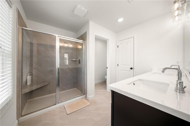 Building Photo - 4541 Moray Dr
