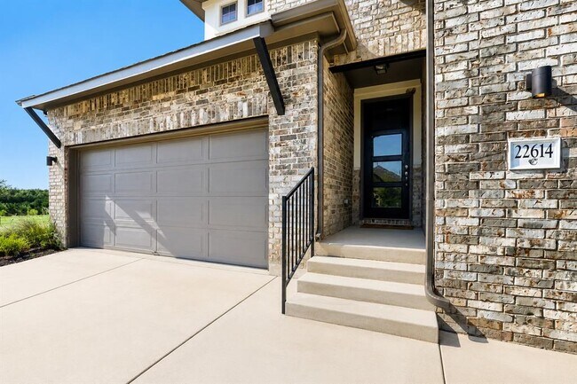 Building Photo - 22614 Fountaingrass Ln