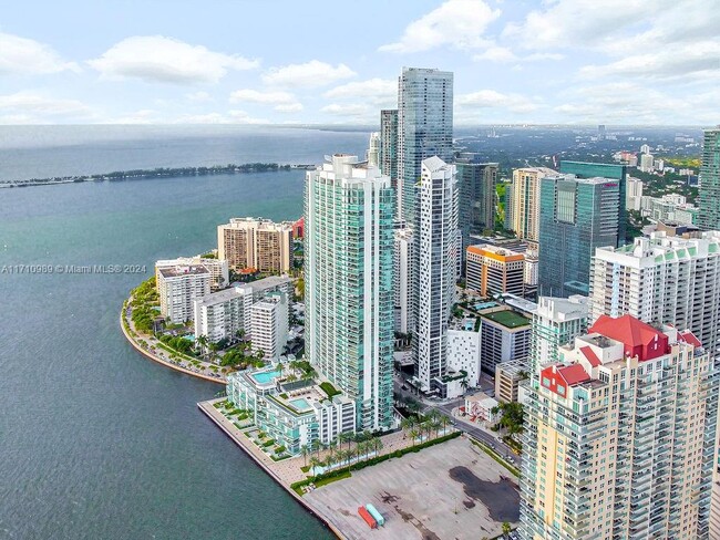 Building Photo - 1300 Brickell Bay Dr