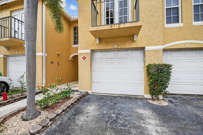 Building Photo - 1120 Lake Shore Dr