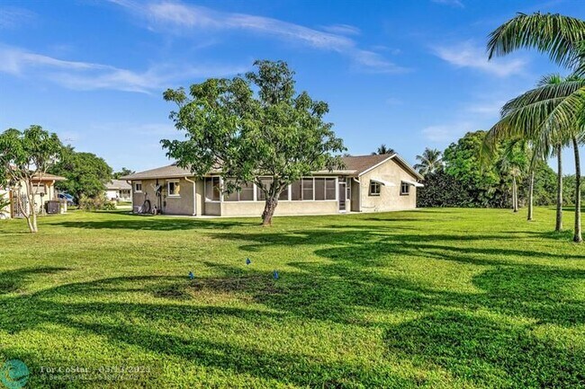 Building Photo - 7102 NW 93rd Ave