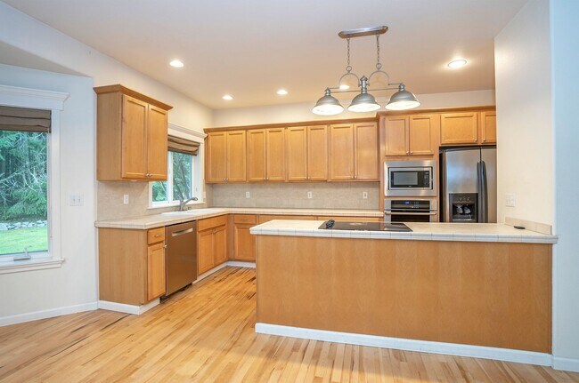 Building Photo - Beautiful Craftsman Home for Rent on Fox Island