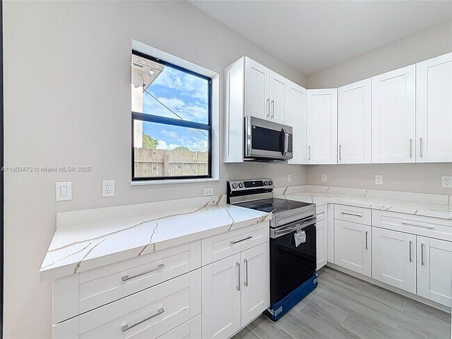 Building Photo - 410 NW 41st St