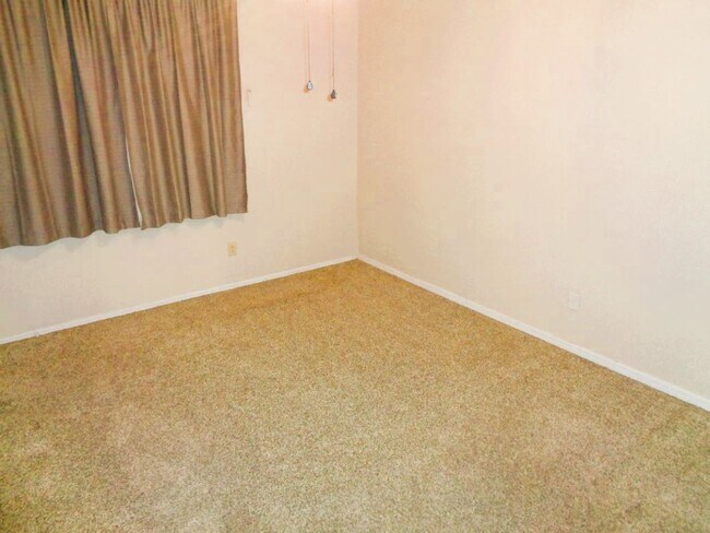 Building Photo - Exquisite Single Level Upper Valley Home With Refrigerated Air Located In Quiet Neighborhood
