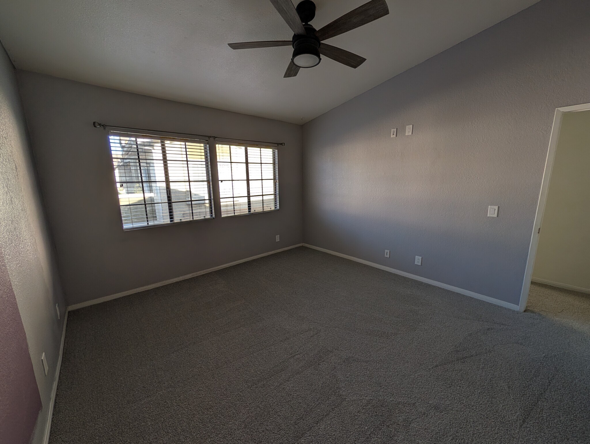 Building Photo - 10170 Palm Glen Dr