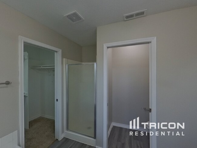 Building Photo - 16050 SW Loon Dr