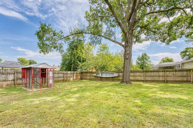 Building Photo - 312 Crestview Dr