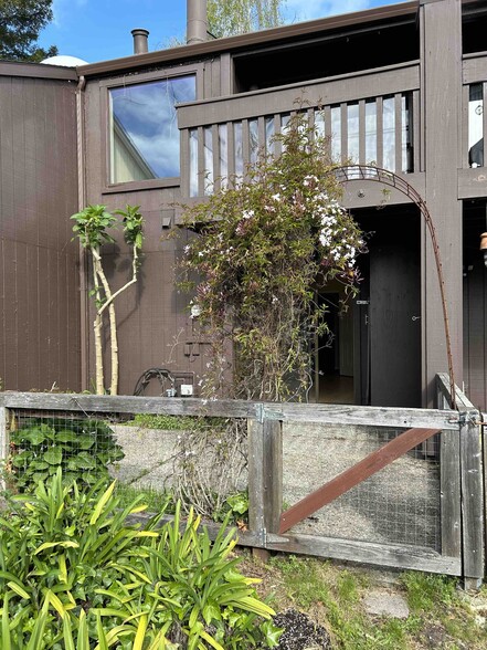 Building Photo - 122 Tree Frog Ln