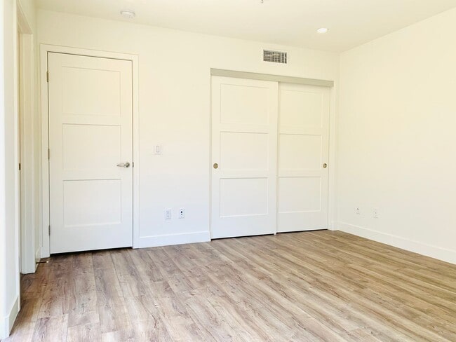 Building Photo - LIVE BY THE BEACH! LUXURY PACIFIC BEACH 3-...