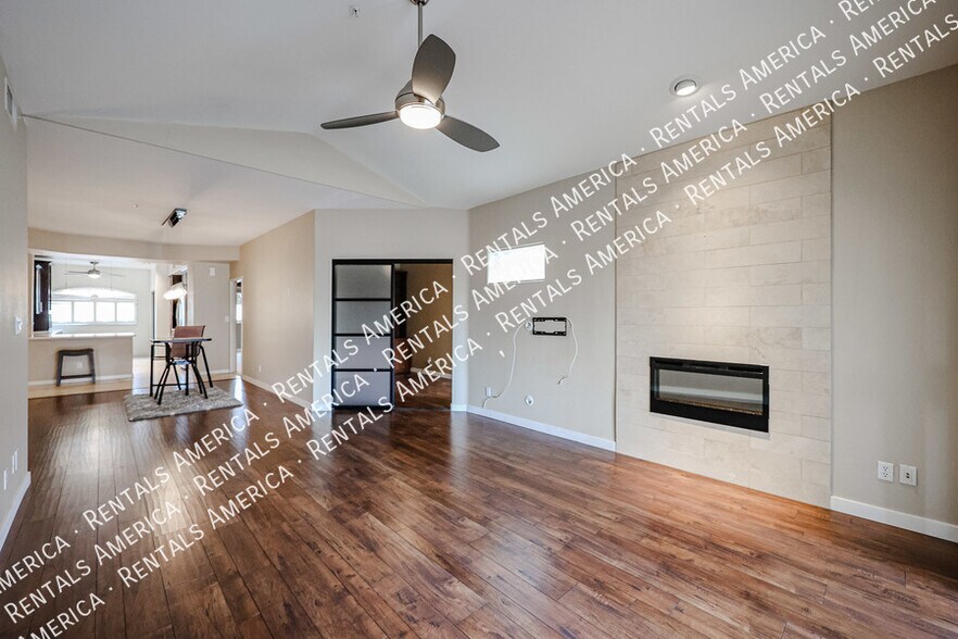 Building Photo - 8653 E Royal Palm Rd