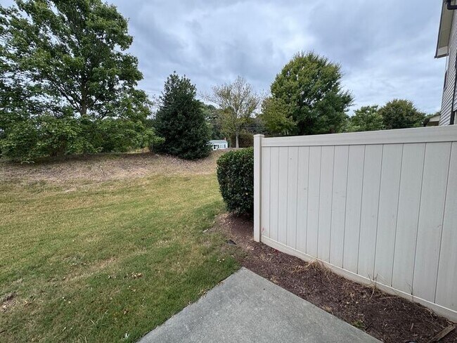 Building Photo - Spacious Durham Townhome Minutes from RTP ...