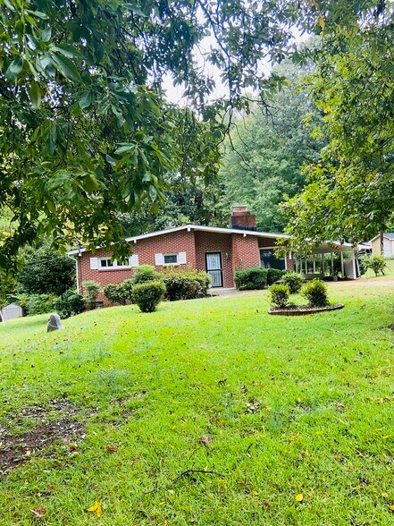 Building Photo - 3818 Pineneedle Dr