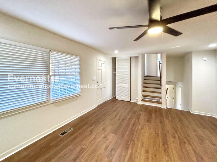 Building Photo - 409 Ferncliff Dr