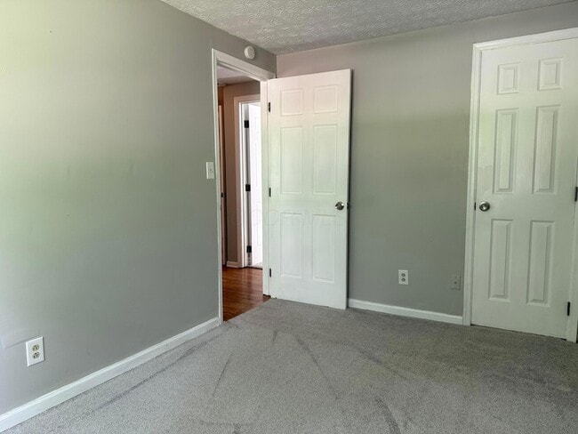 Building Photo - 2348 Warfield Dr