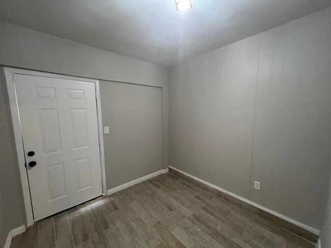 Building Photo - 1110 Falcon Dr