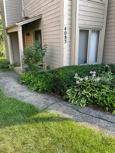 Front entrance - 4083 Applewood Ln