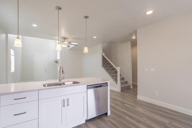 Building Photo - 548 N 550 W