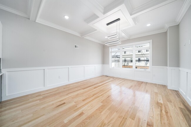 Building Photo - 159 Hopkins Ave