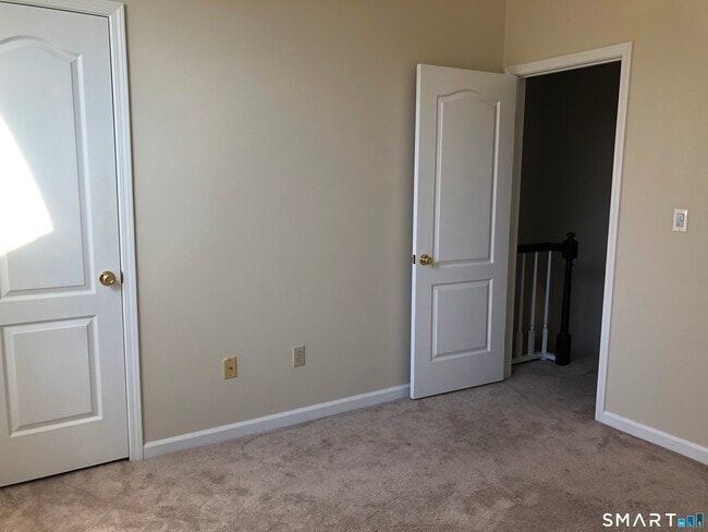 Building Photo - 7 Seir Hill Rd