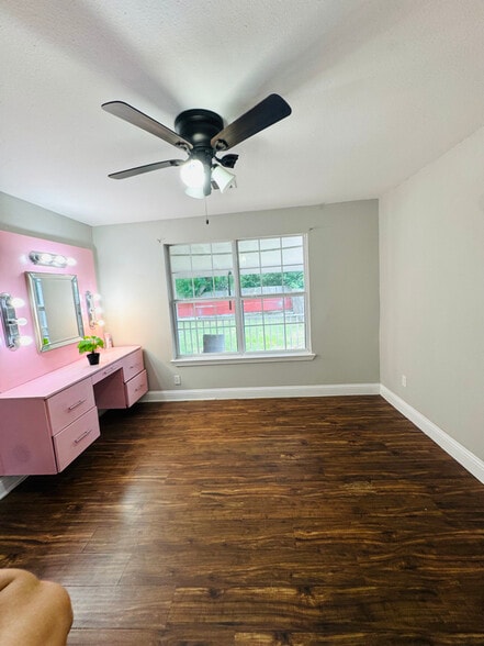 Building Photo - 4211 Knoxville St