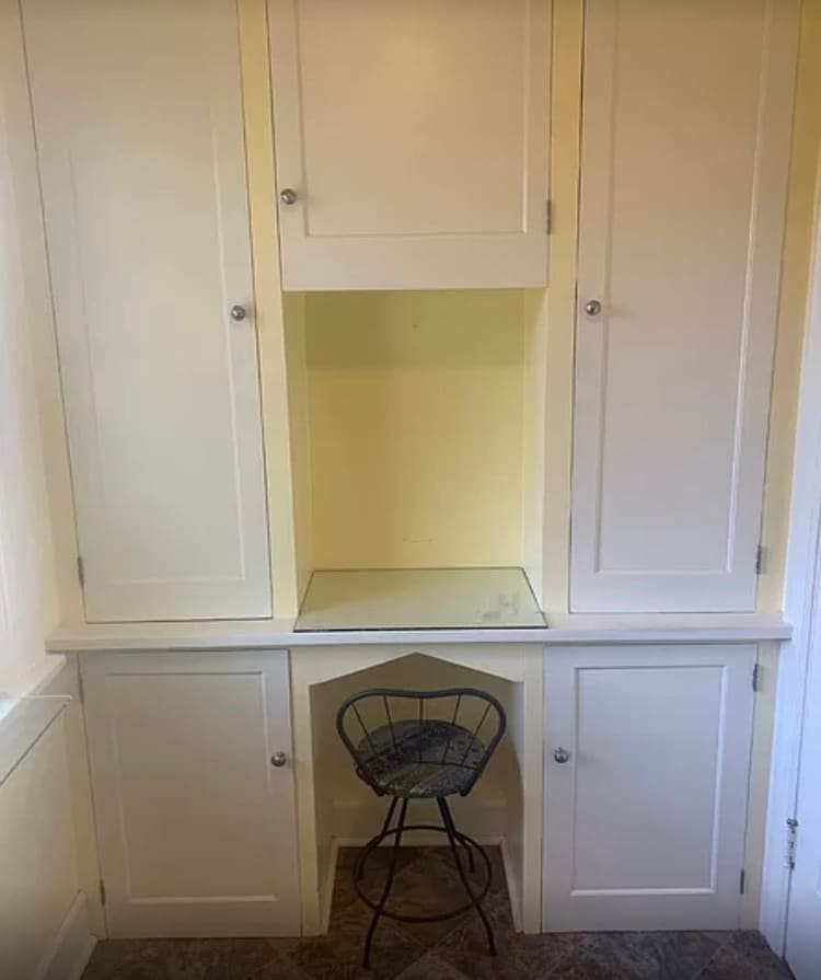 Bathroom storage - 915 John Adams St