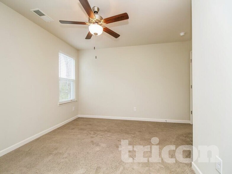 Building Photo - 211 Ashmere Ct