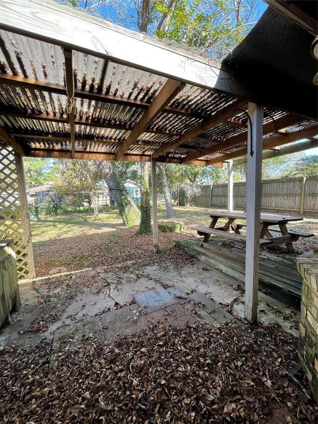 Building Photo - 322 Wisteria St