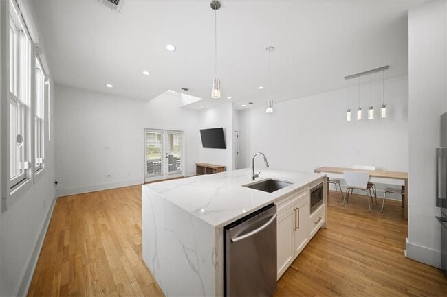 Building Photo - 655 McGruder St NE