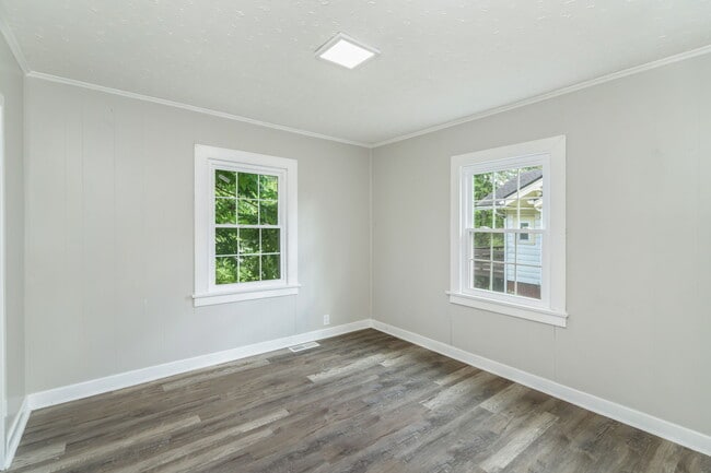 Building Photo - 2752 Tarleton Ave
