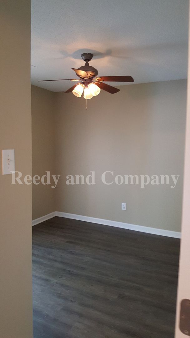 Building Photo - 6363 Thistlebrook Dr