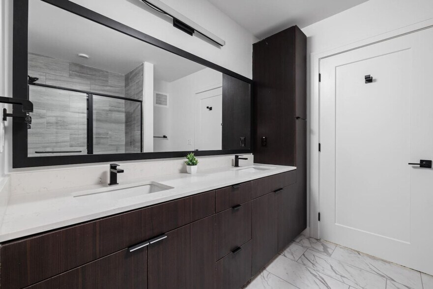 Building Photo - 421 N Pennsylvania St