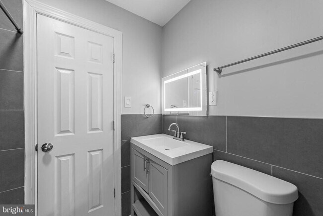 Building Photo - 12 Holbrook Ln
