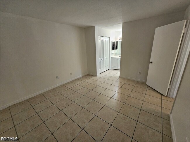 Building Photo - 2885 Winkler Ave