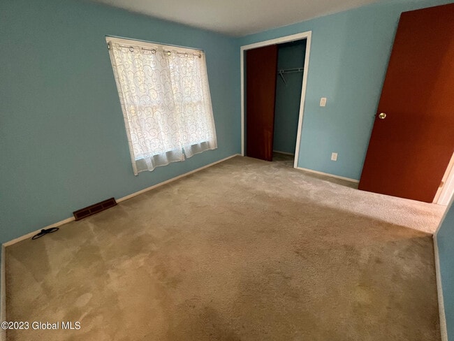 Building Photo - 13 Meadow Rue Pl