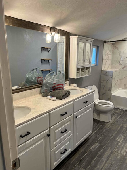 Building Photo - 606 E B St