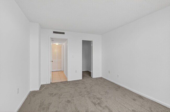 Building Photo - 4200 N Ocean Dr