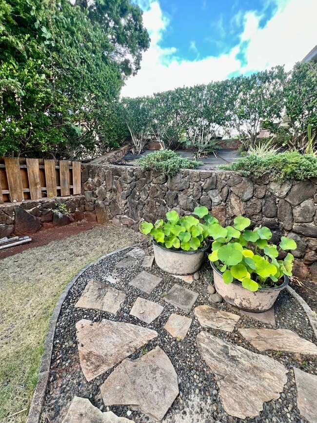 Building Photo - Spacious & Desirable 4/2/2 Single Family H...