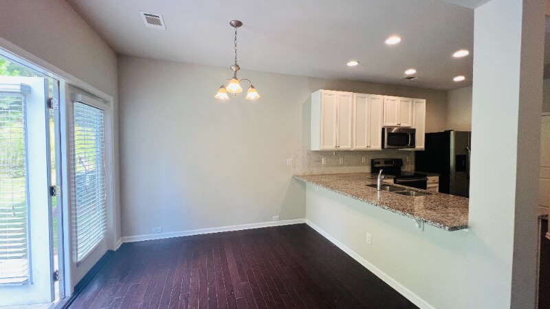 Building Photo - 256 Highland Pointe Cir E