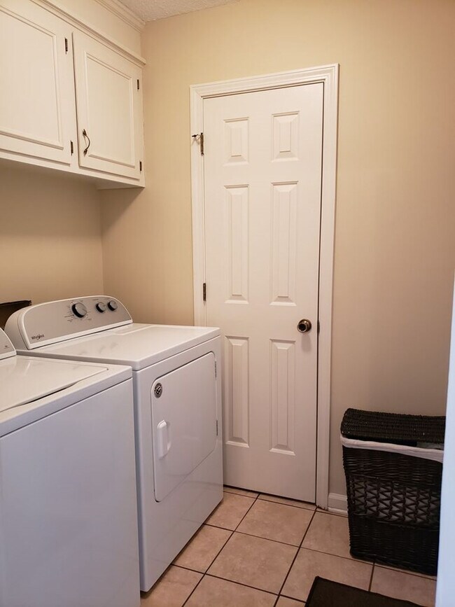 Building Photo - 2372 Orvis St