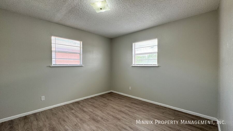 Building Photo - 2412 W 16th St