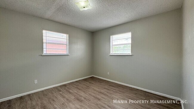 Building Photo - 2217 W 19th