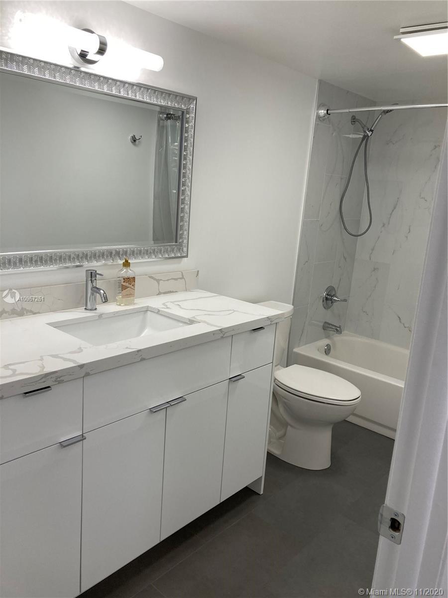 Building Photo - 1300 NE Miami Gardens Dr