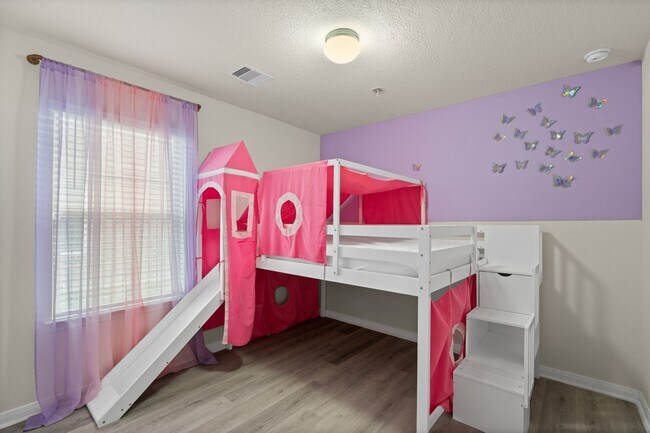 Building Photo - 10433 Russell Pines Dr