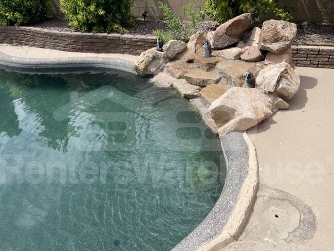 Building Photo - 2328 W Skinner Dr